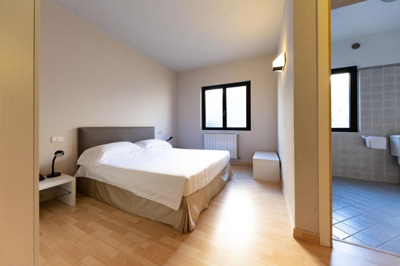 Hotel Miranda Riva di Solto Εξωτερικό φωτογραφία