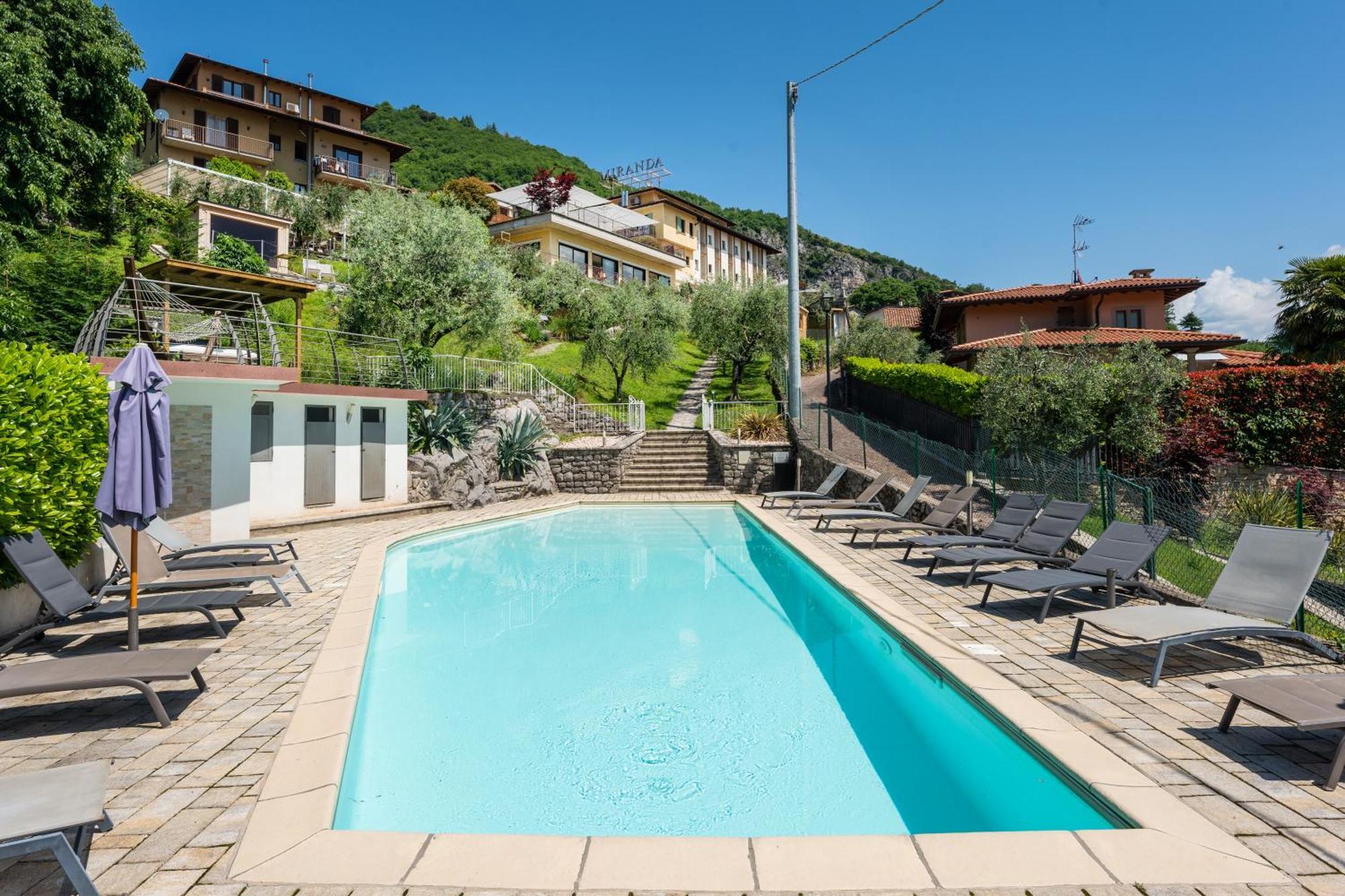 Hotel Miranda Riva di Solto Εξωτερικό φωτογραφία