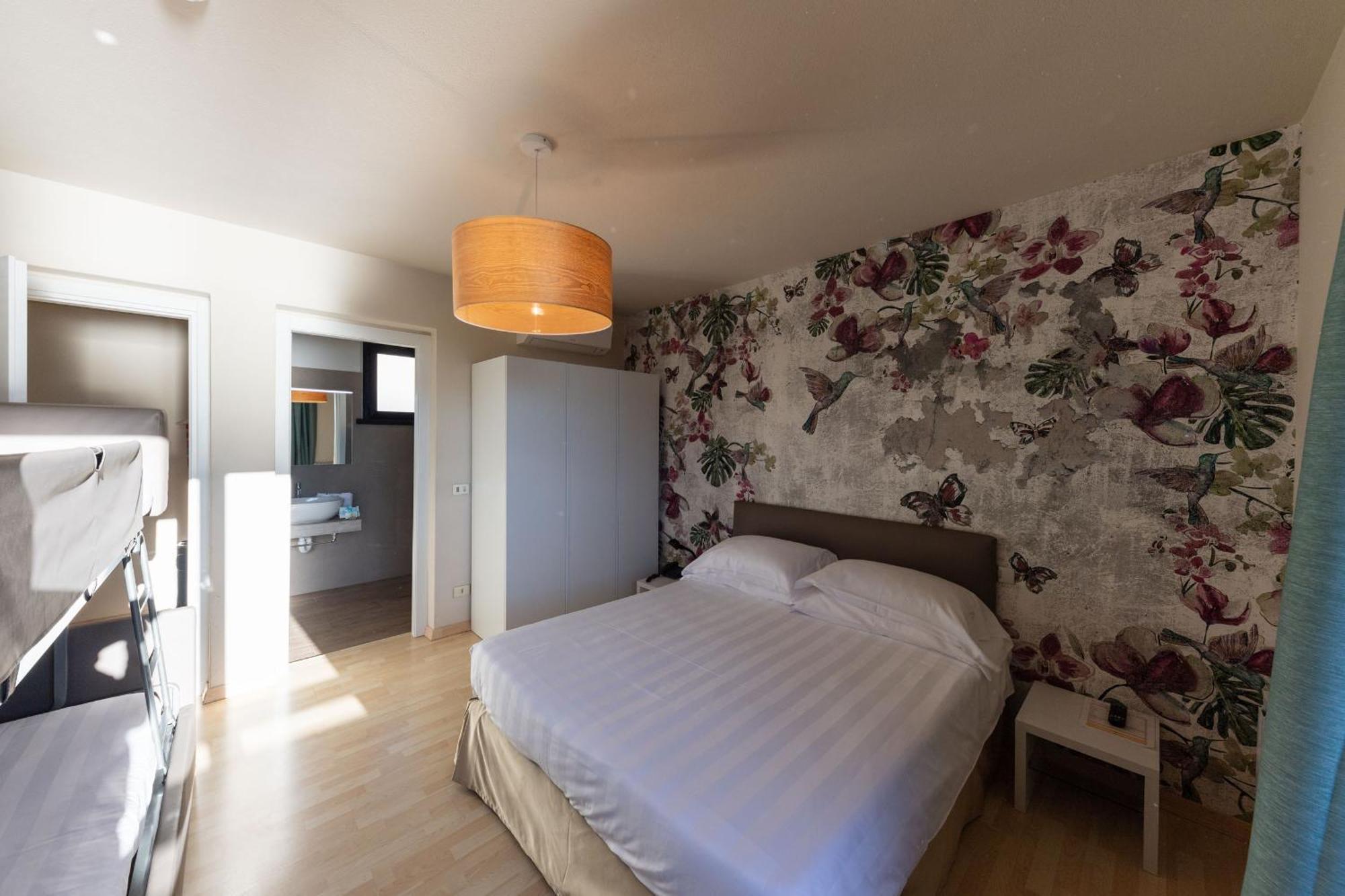 Hotel Miranda Riva di Solto Εξωτερικό φωτογραφία