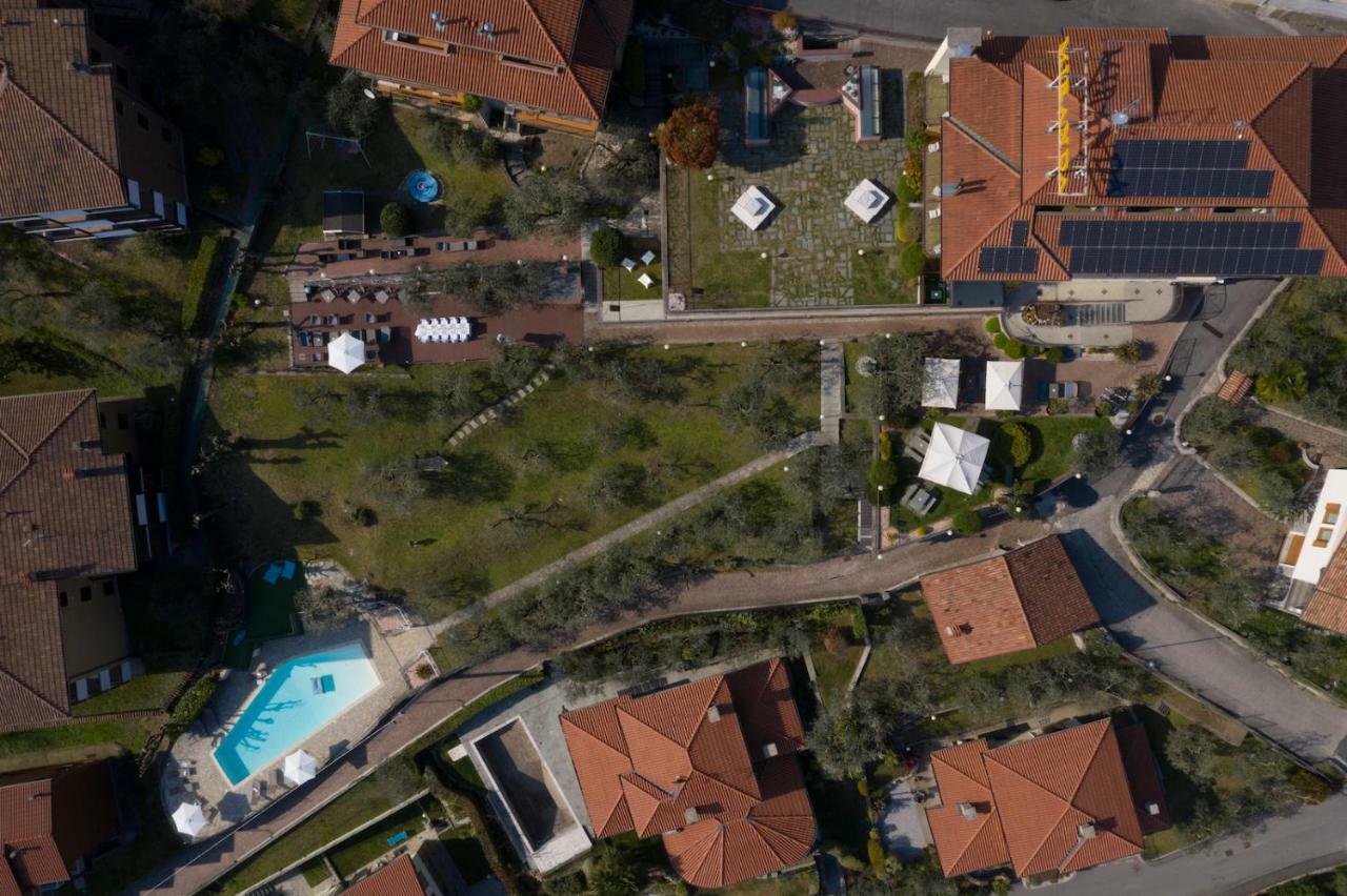 Hotel Miranda Riva di Solto Εξωτερικό φωτογραφία