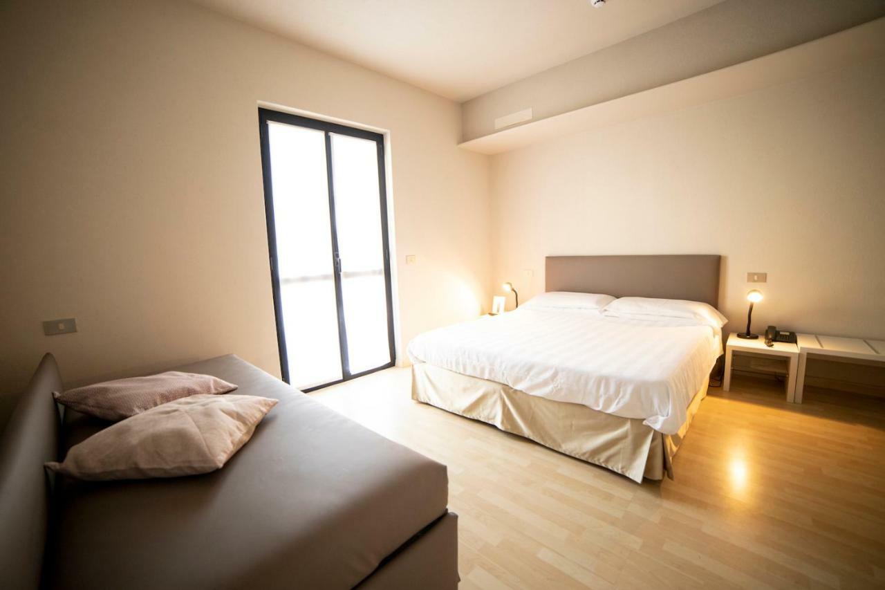 Hotel Miranda Riva di Solto Εξωτερικό φωτογραφία