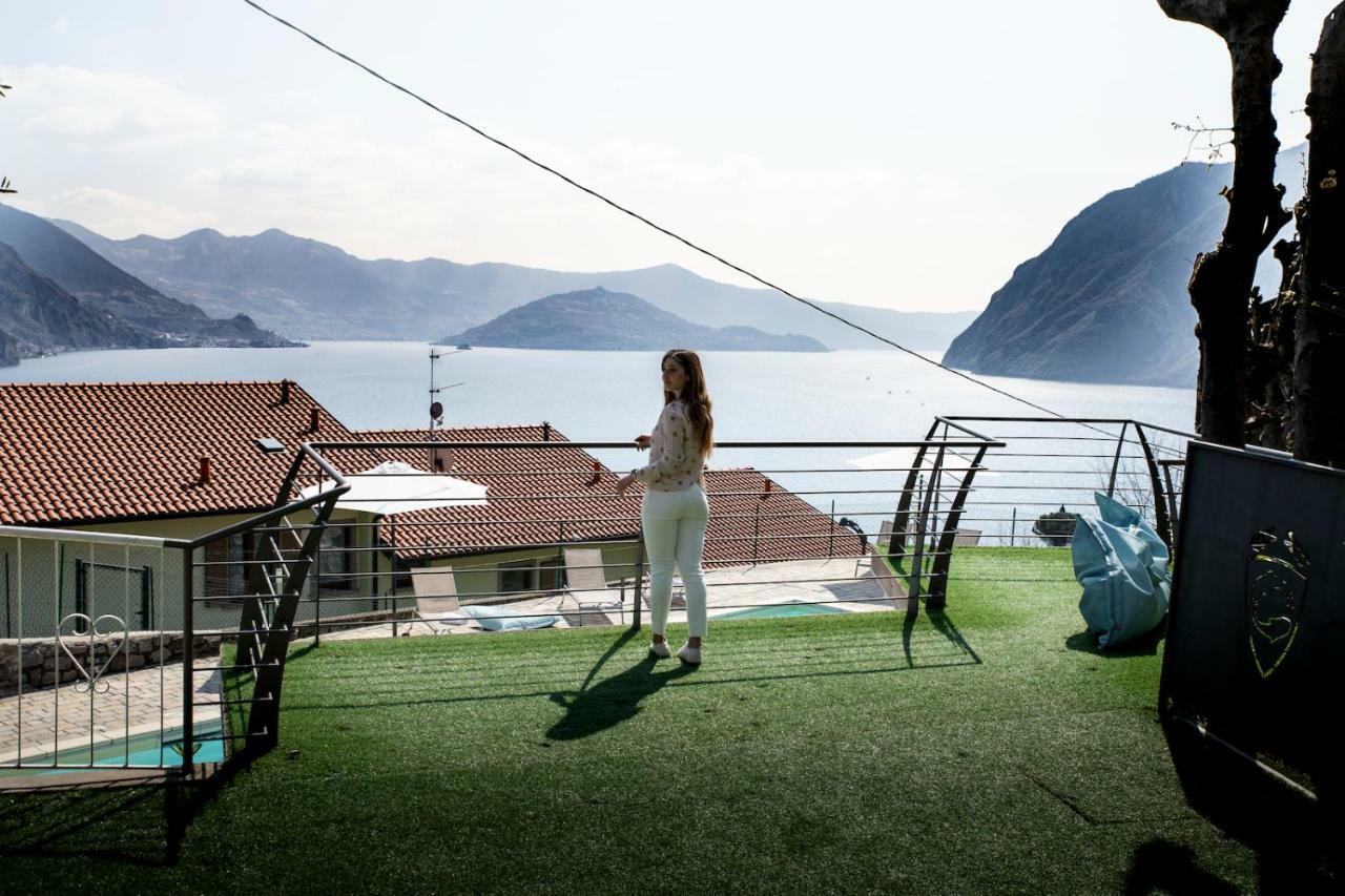 Hotel Miranda Riva di Solto Εξωτερικό φωτογραφία